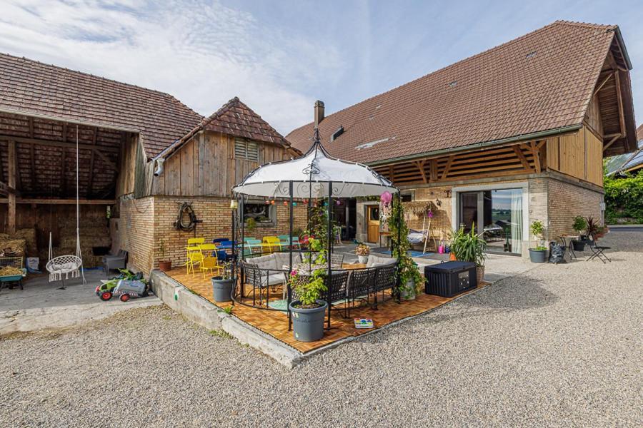 Uelis-Stoeckli-Gaestezimmer Auf Bauernhof Mit Billiard Und Alpakatrekking Meikirch Extérieur photo